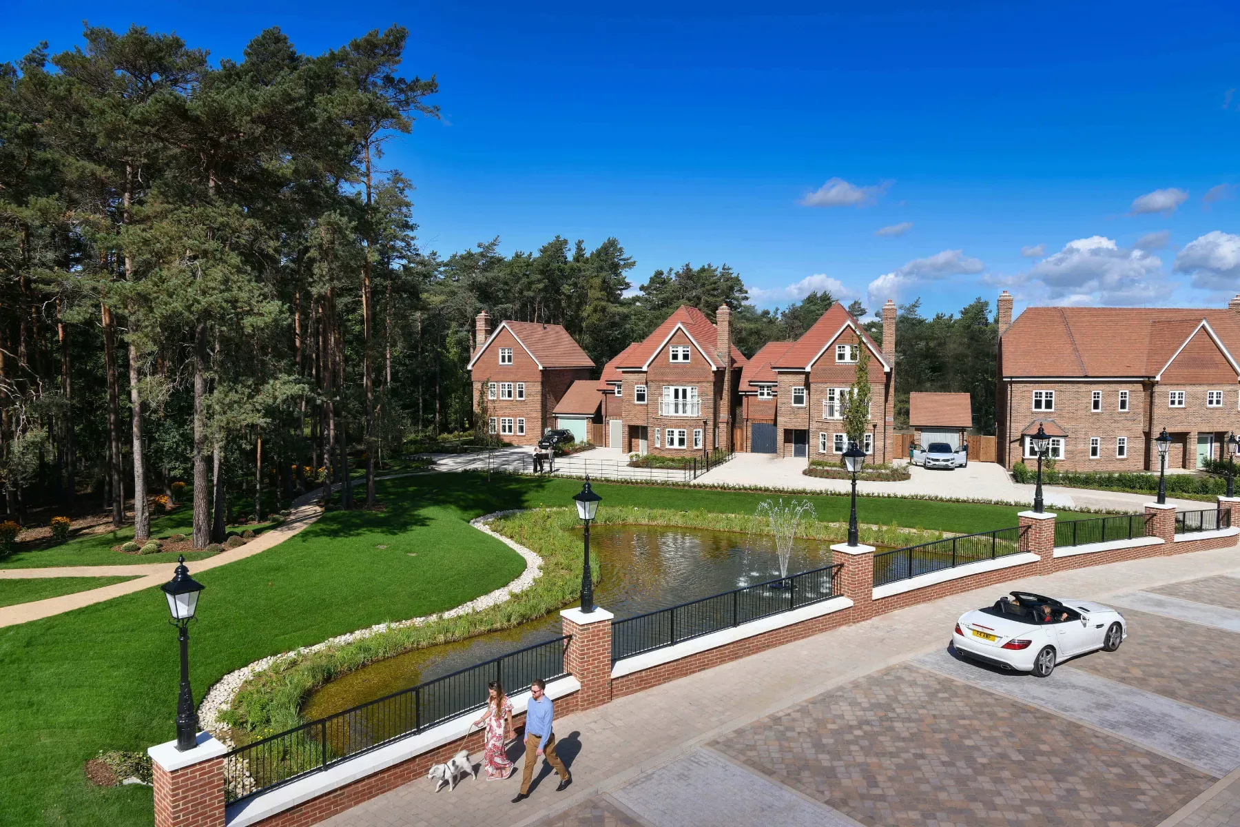 2 bed · 744 sq ft