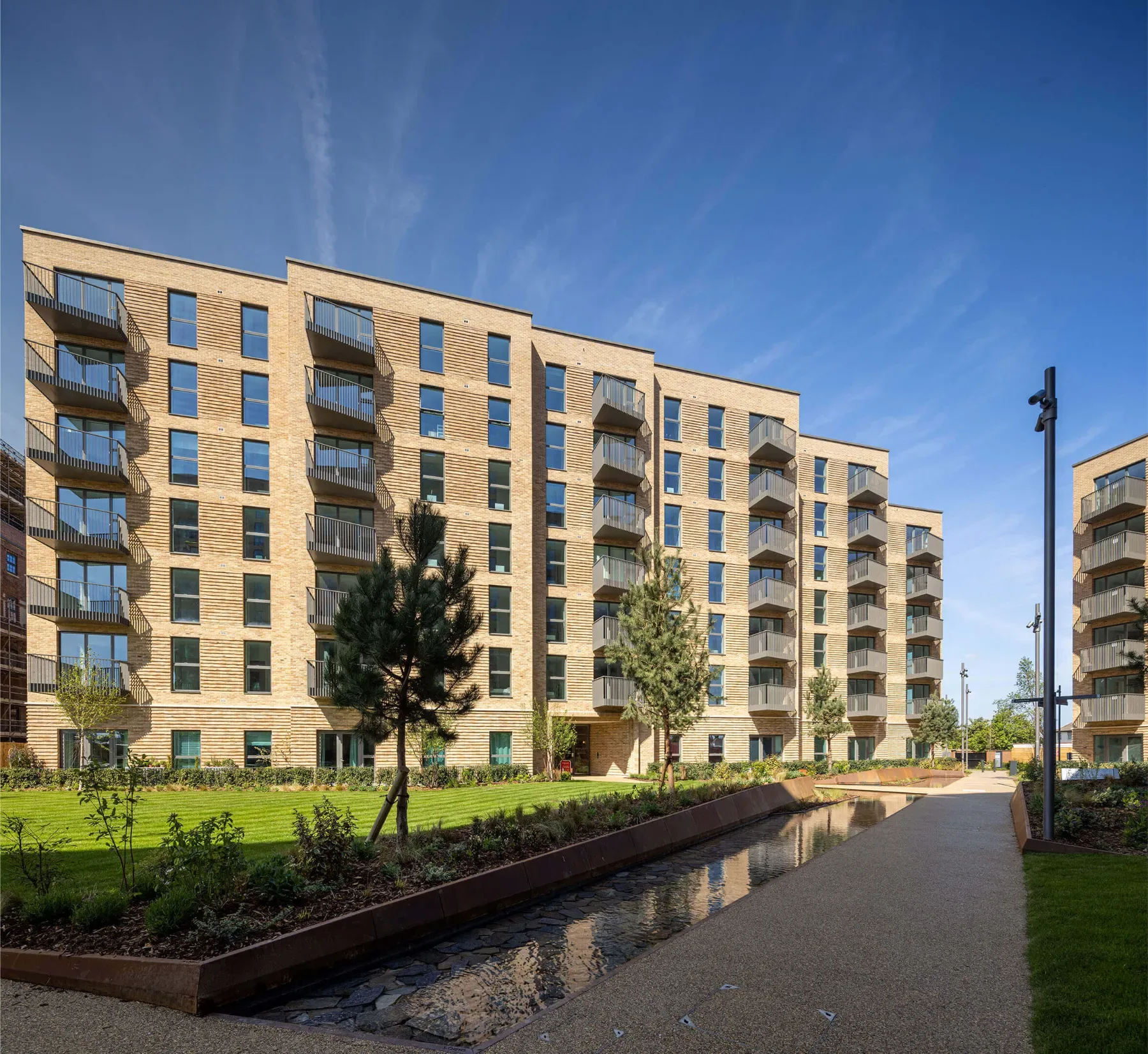 2 bed · 790 sq ft