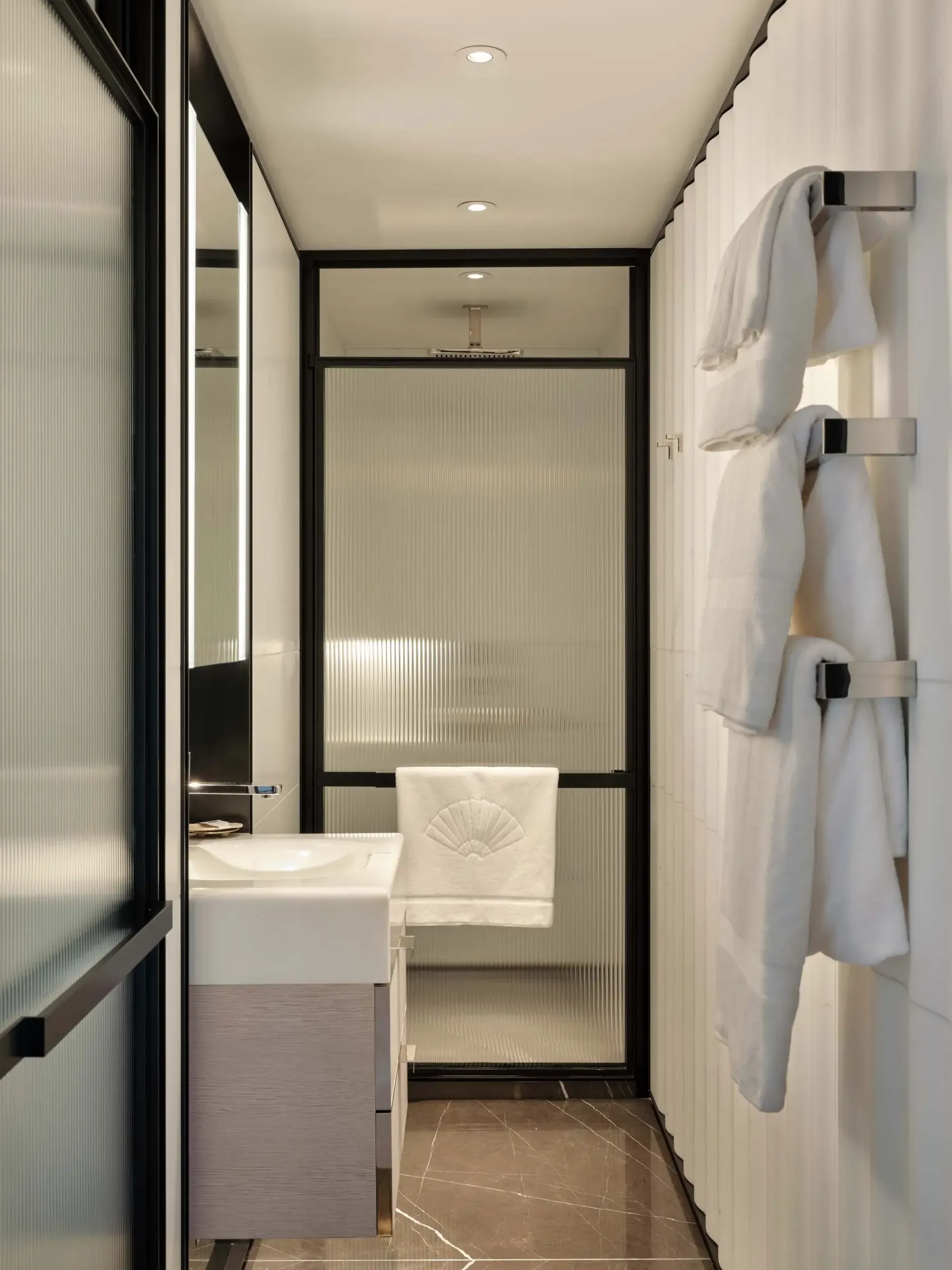2 bed · 872 sq ft